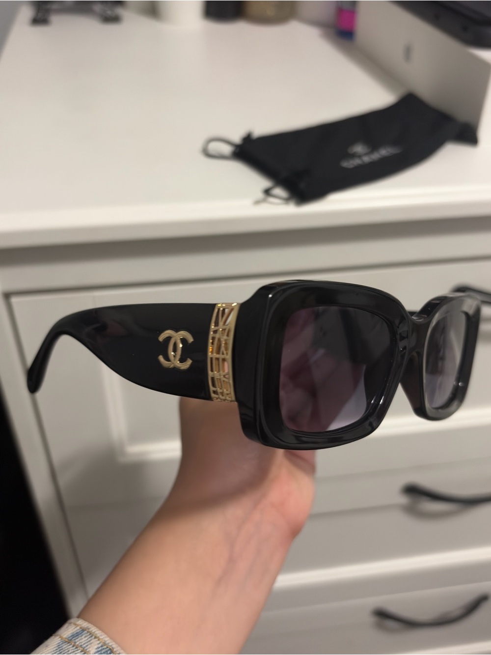 CHANEL Black Cat-Eye Sunglasses with Gold CC Logo - Picture 2 of 2